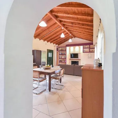 Ema The Red House 別荘 *