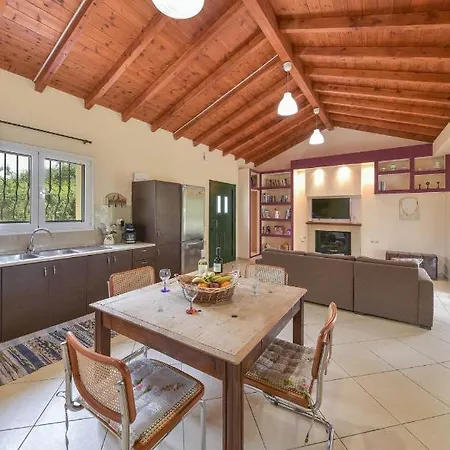 Ema The Red House Casa de Férias Potamion