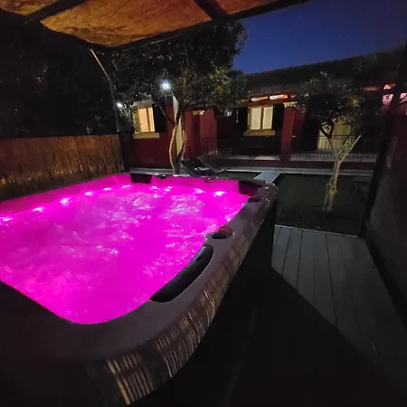 Casa de Férias Ema The Red House *