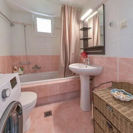 Ema The Red House بيت للعطل Potamion