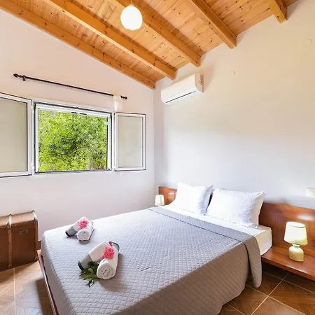 Ema The Red House Hébergement de vacances